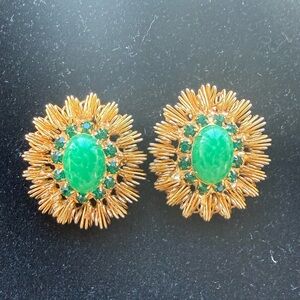 Vintage Gold Tone Green Cabochon Rhinestone Clip On Earrings